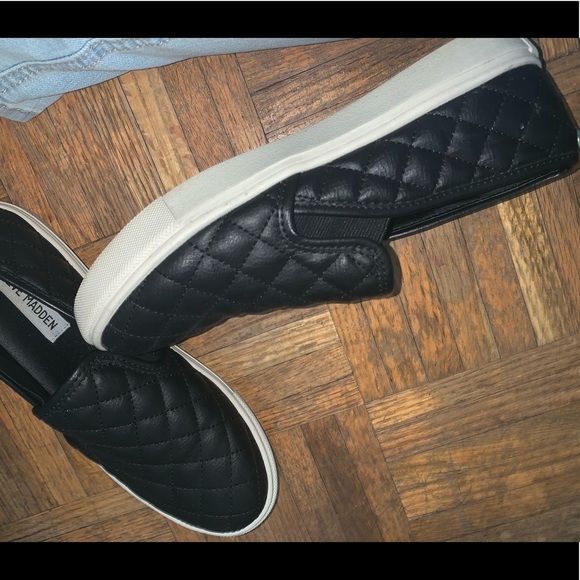BRAND NEW STEVE MADDEN SLIP ONS - Picture 1 of 4